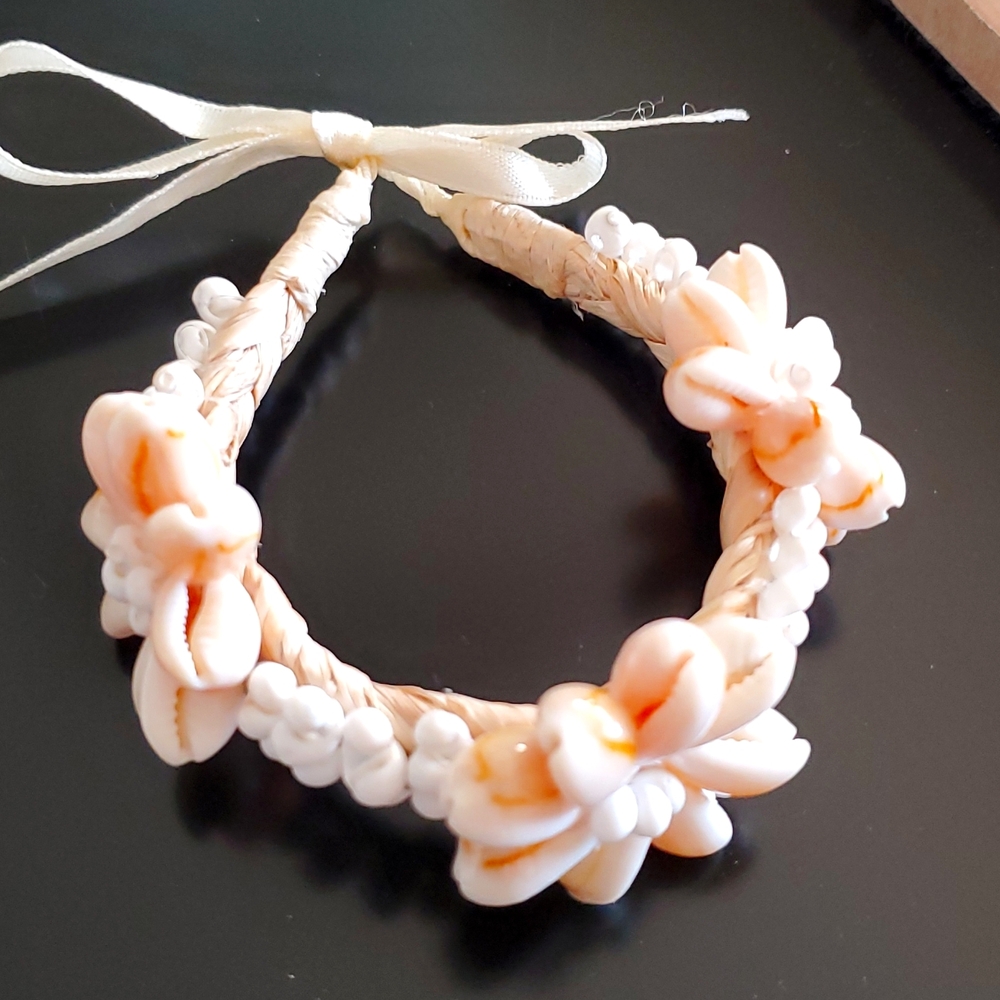 Hilo Hatties - (2) Hawaiian shell Aloha necklace and bracelet.